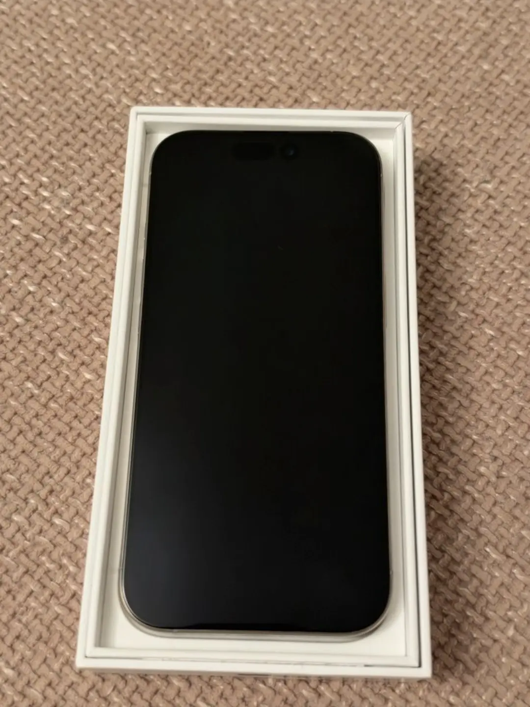 Verkaufe mein iPhone 16 Pro mit 256 GB in Silber.