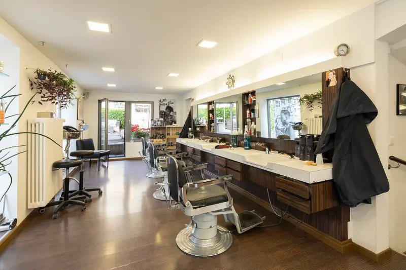 Stuhlmiete Coiffeur / Beauty – Wädenswil Bahnhof | 7 Plätze | bestehende Kundschaft