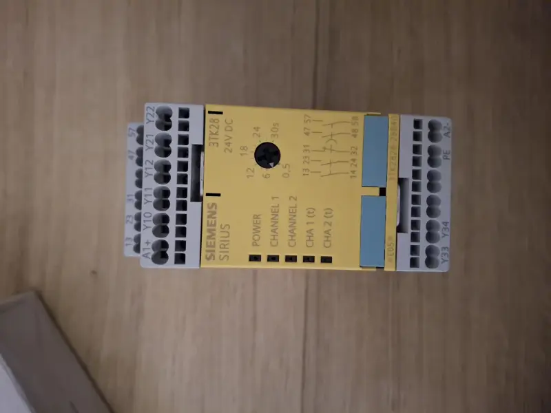 Siemens Safety Relay 3TK2828-2BB40