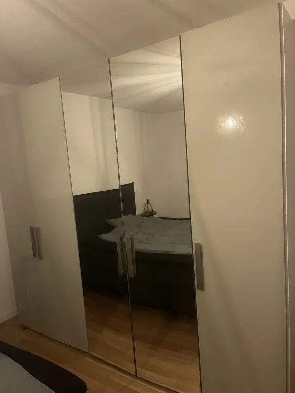 Kleiderschrank