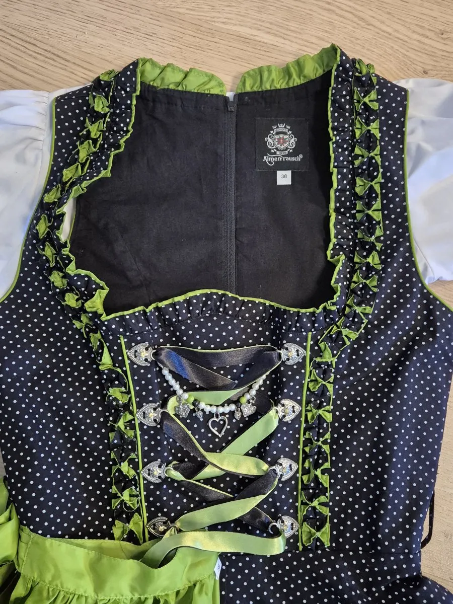 Dirndl mit Bluse von Almenrausch
