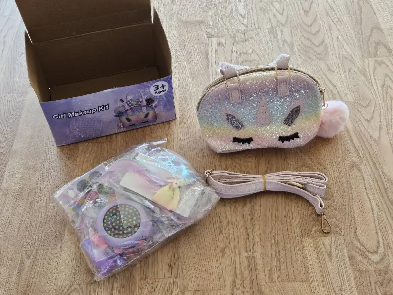 Handtasche mit Make up Set