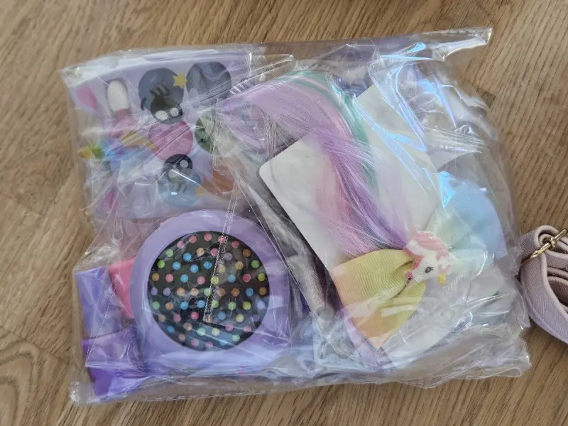Handtasche mit Make up Set