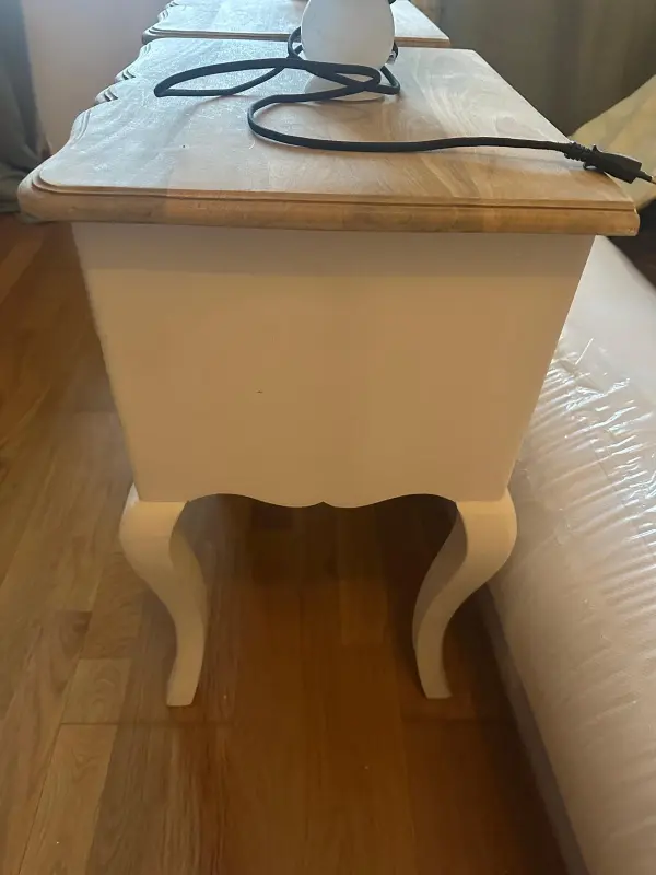 Verkaufe 2 elegante Nachttische im Landhaus/Vintage Stil.