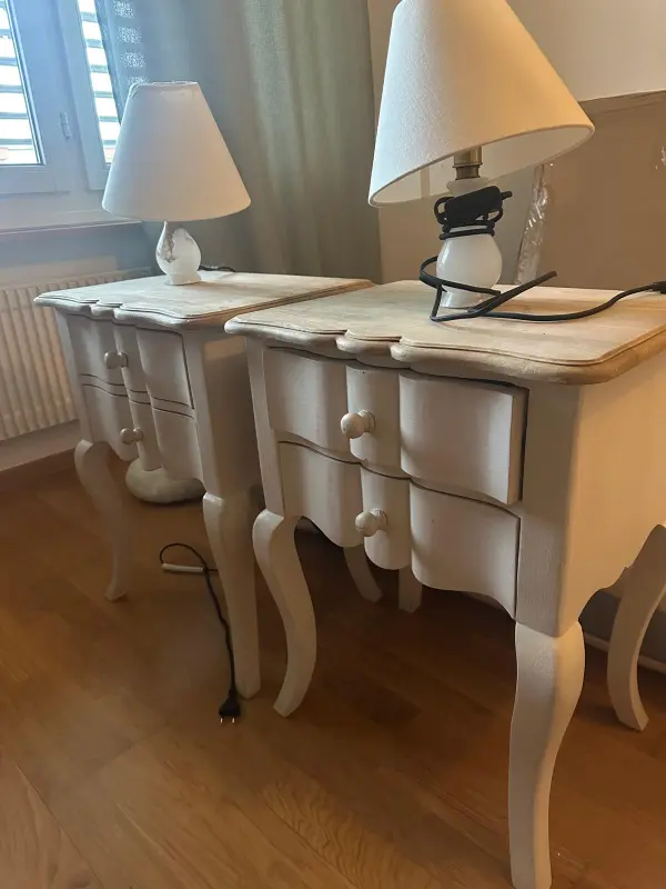 Verkaufe 2 elegante Nachttische im Landhaus/Vintage Stil.