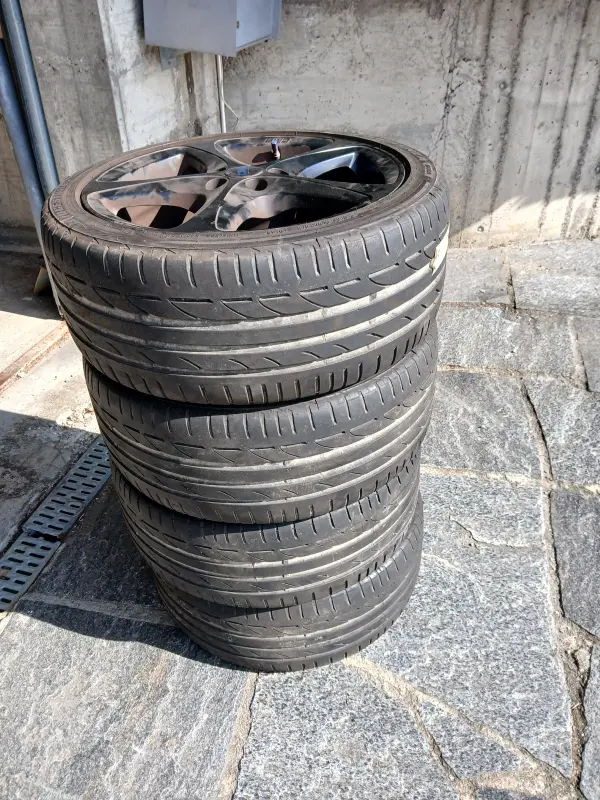 Pneumatici con cerchi