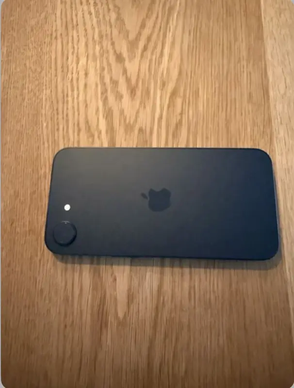 IPhone 16e 128 GB neuwertig