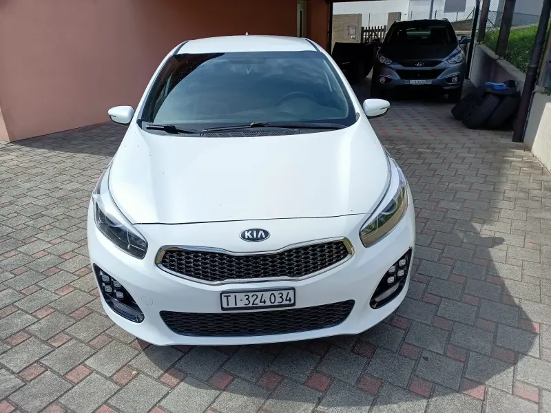 Kia Ceed GT Line 1.0 T-GDI 120 estate su cerchi originali - inverno su cerchi