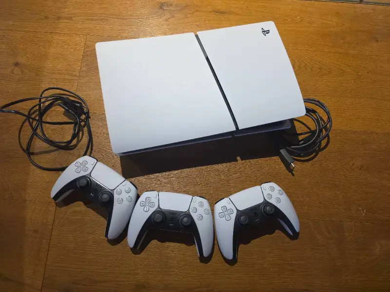 PS5 + 3 Controller