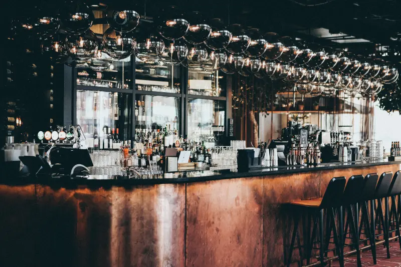 Unterhaltungslokal mit schöner Bar