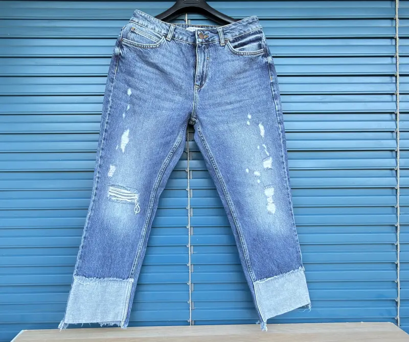 Jeans denim déchirés