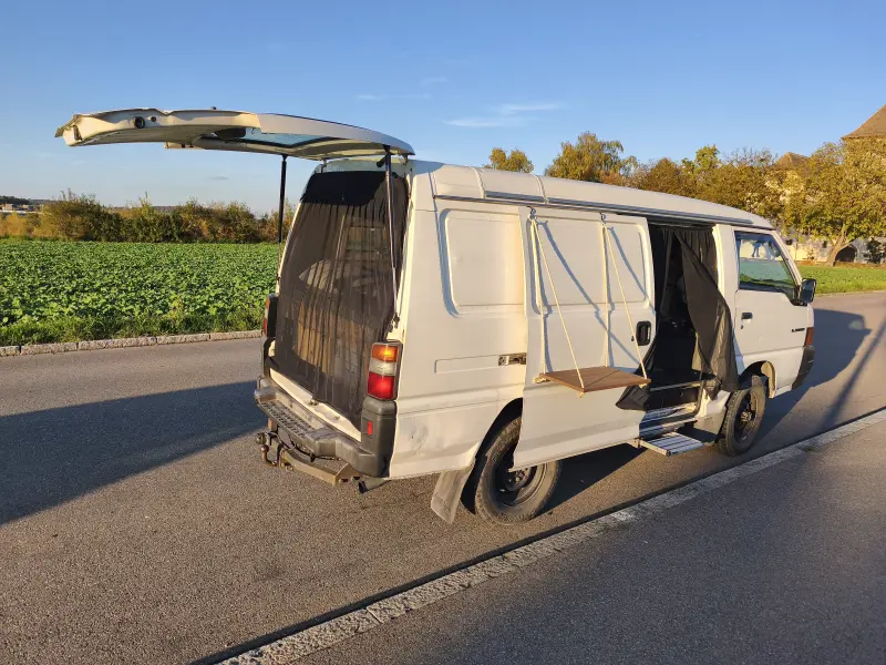 Mitsubishi L300 2.5 TD L 4x4 Camper mit hohem Dach