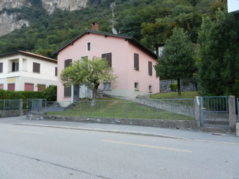 MENDRISIO CASA MONOFAMILIARE IN VENDITA ZONA R2 ESTENSIVA - Fotos 2