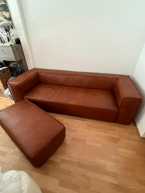 3-Sitzer-Echtleder-Sofa mit passendem Hocker, cognac