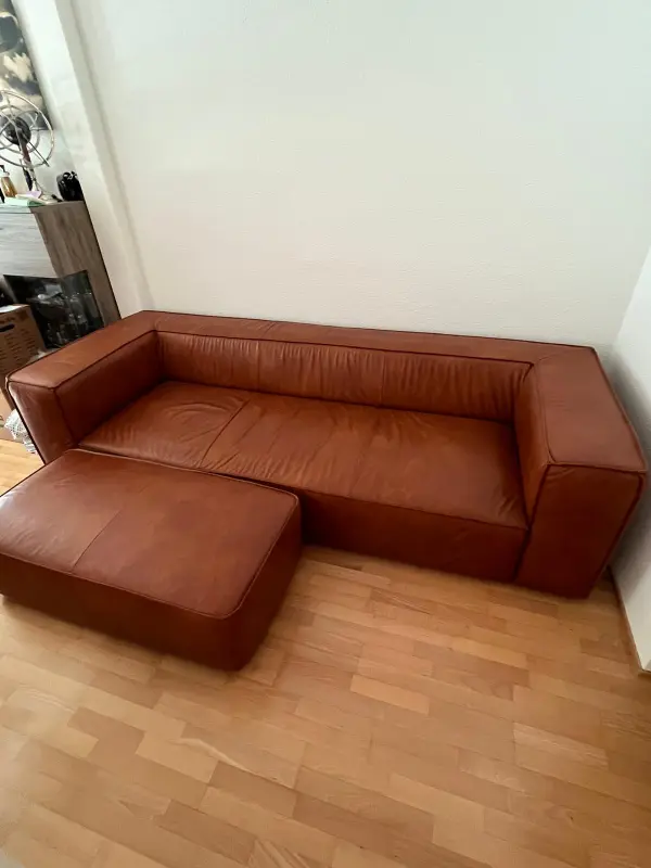 3-Sitzer-Echtleder-Sofa mit passendem Hocker, cognac