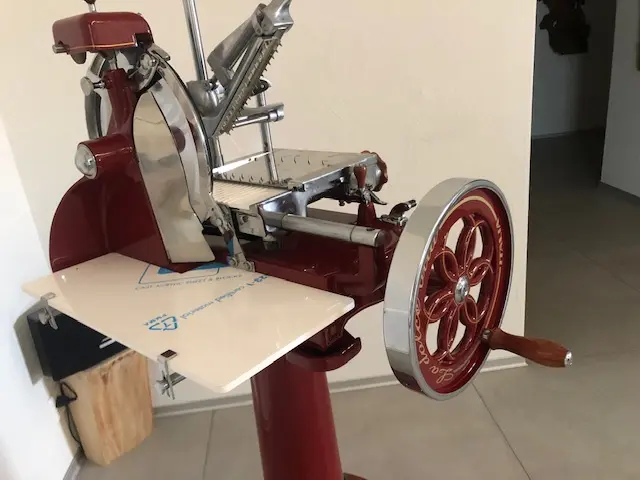Schwungrad Aufschnittmaschine manuell mit Sockel
