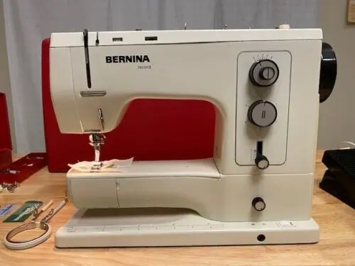 Macchina a coda BERNINA Record 830