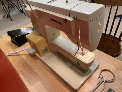 Macchina a coda BERNINA Record 830