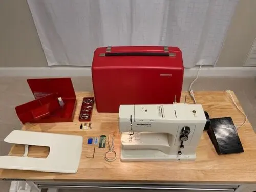 Macchina a coda BERNINA Record 830