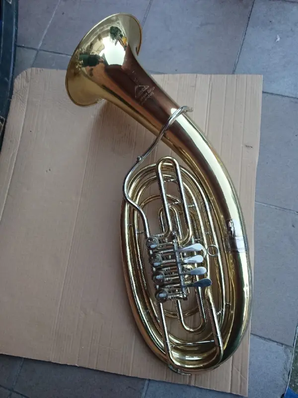 Miraphone F Wagner Tuba