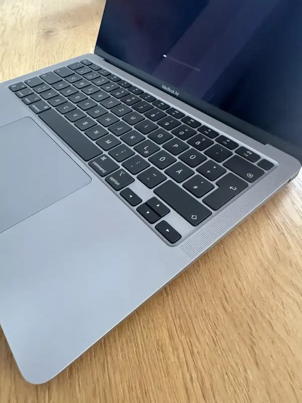 MacBook Air 13 Zoll M1 8 GB 256 GB SSD Space Grau