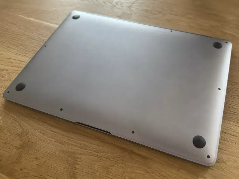 MacBook Air 13 Zoll M1 8 GB 256 GB SSD Space Grau