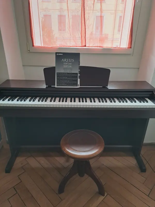 Piano digitale Yamaha Arius YDP 140