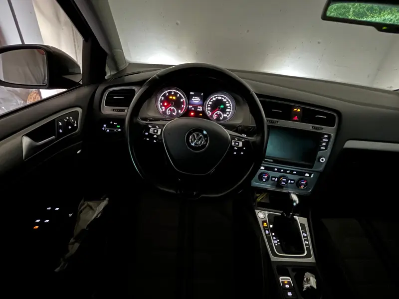 VW Golf VII 1.4 TSI R-Line 140 CV – Ben tenuta e pronta all’uso