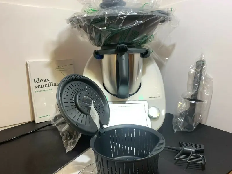 Vorwerk Thermomix TM6 mit Zubehör