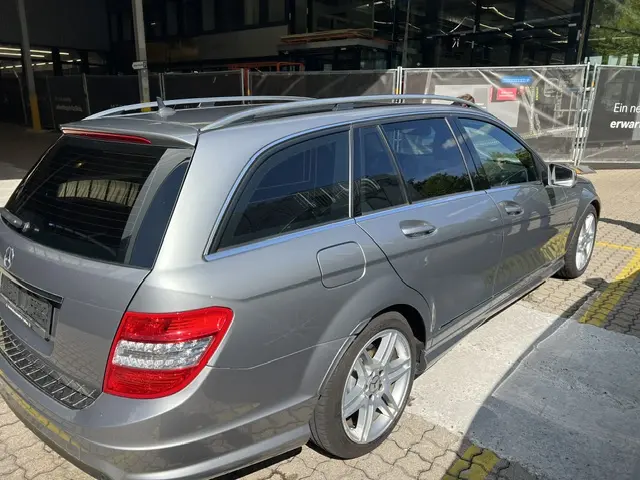 Mercedes-Benz C-Class Sedan - Fotos 2