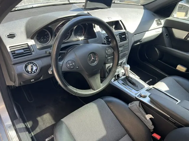 Mercedes-Benz C-Class Sedan - Fotos 3
