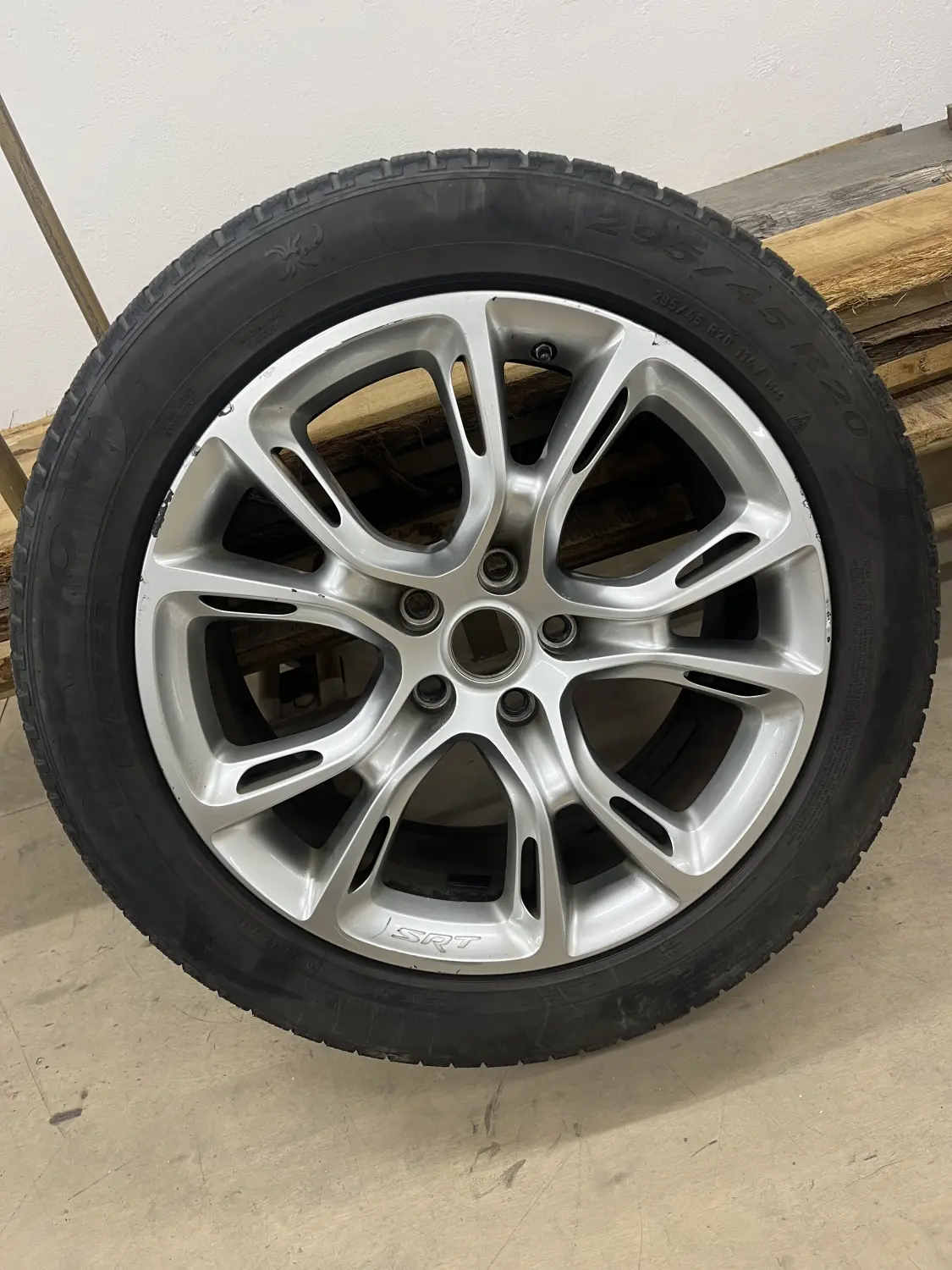 Pneus Pirelli hiver et jantes Jeep Grand Cherokee SRT8