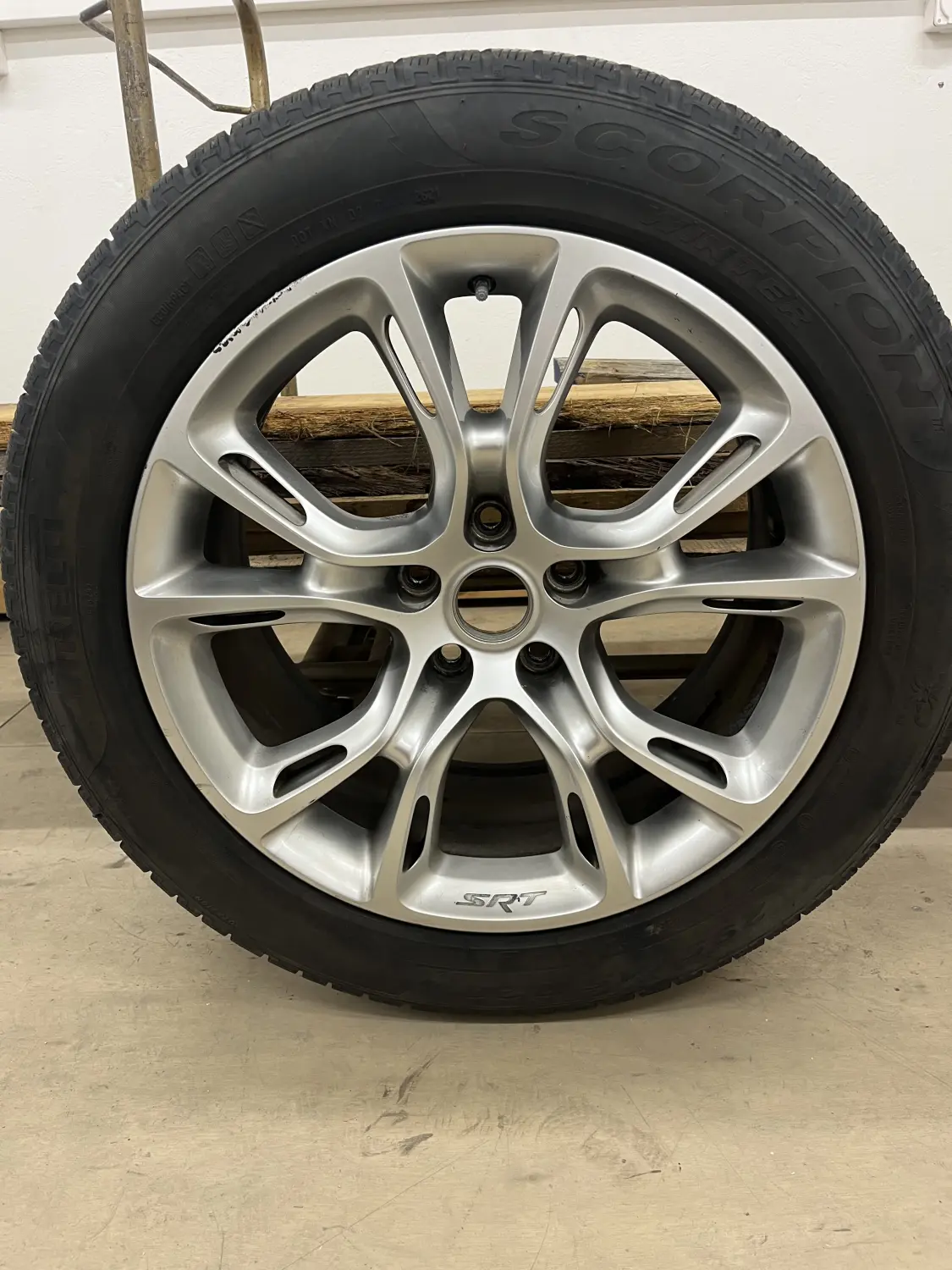 Pneus Pirelli hiver et jantes Jeep Grand Cherokee SRT8