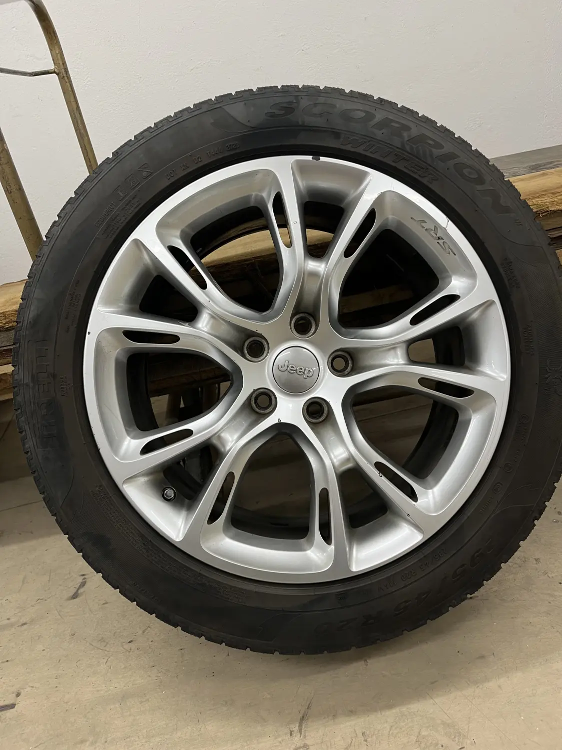 Pneus Pirelli hiver et jantes Jeep Grand Cherokee SRT8