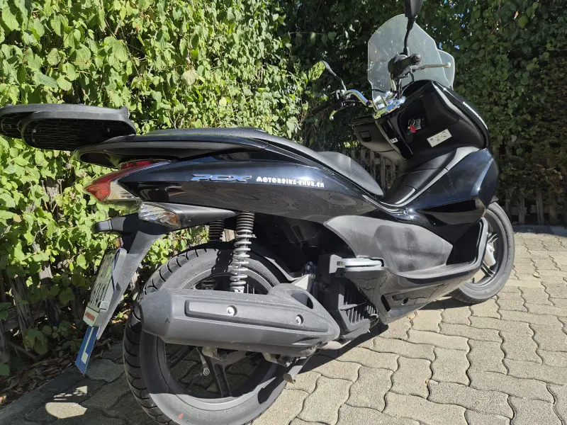 Honda PCX 125 – nur ca. 7'000 km – frisch ab MFK – Topcase & GIVI-Windschild