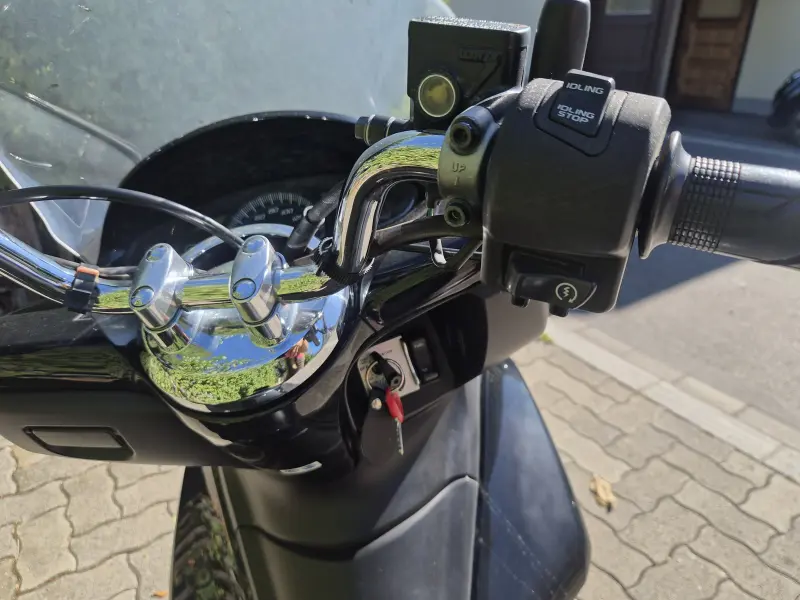 Honda PCX 125 – nur ca. 7'000 km – frisch ab MFK – Topcase & GIVI-Windschild