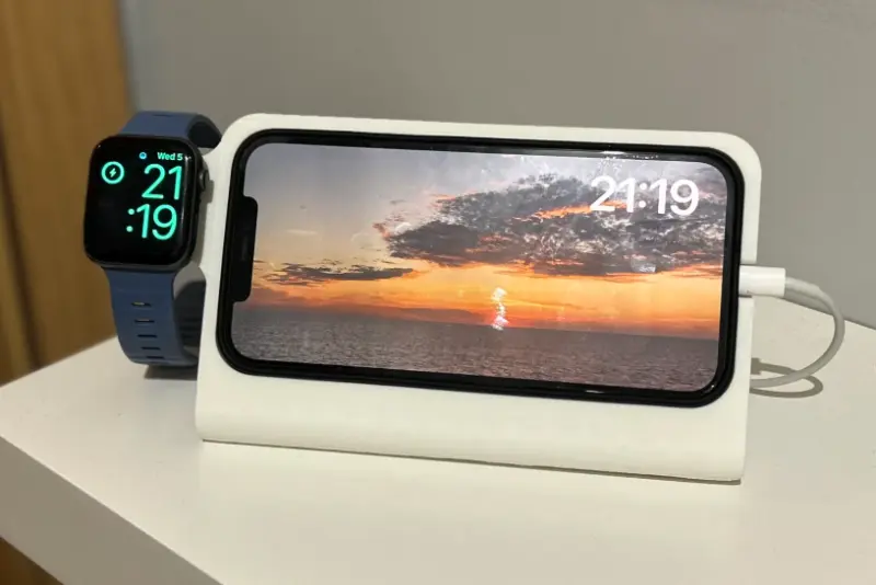 Supporto per iPhone 11-15 Pro Max (con custodia) e Apple Watch