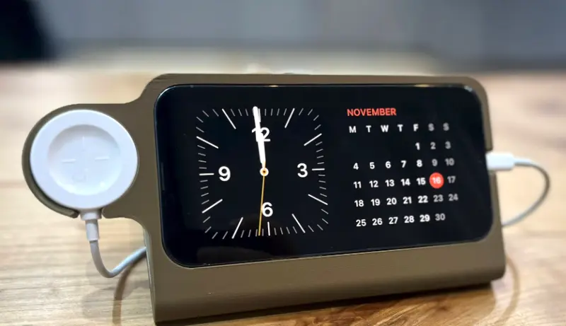Stazione di ricarica iPhone con caricatore Apple Watch
