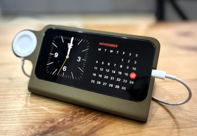Stazione di ricarica iPhone con caricatore Apple Watch